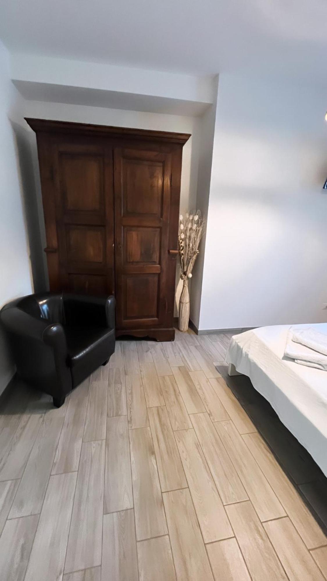Santa Caterina Apartment เครมา ภายนอก รูปภาพ