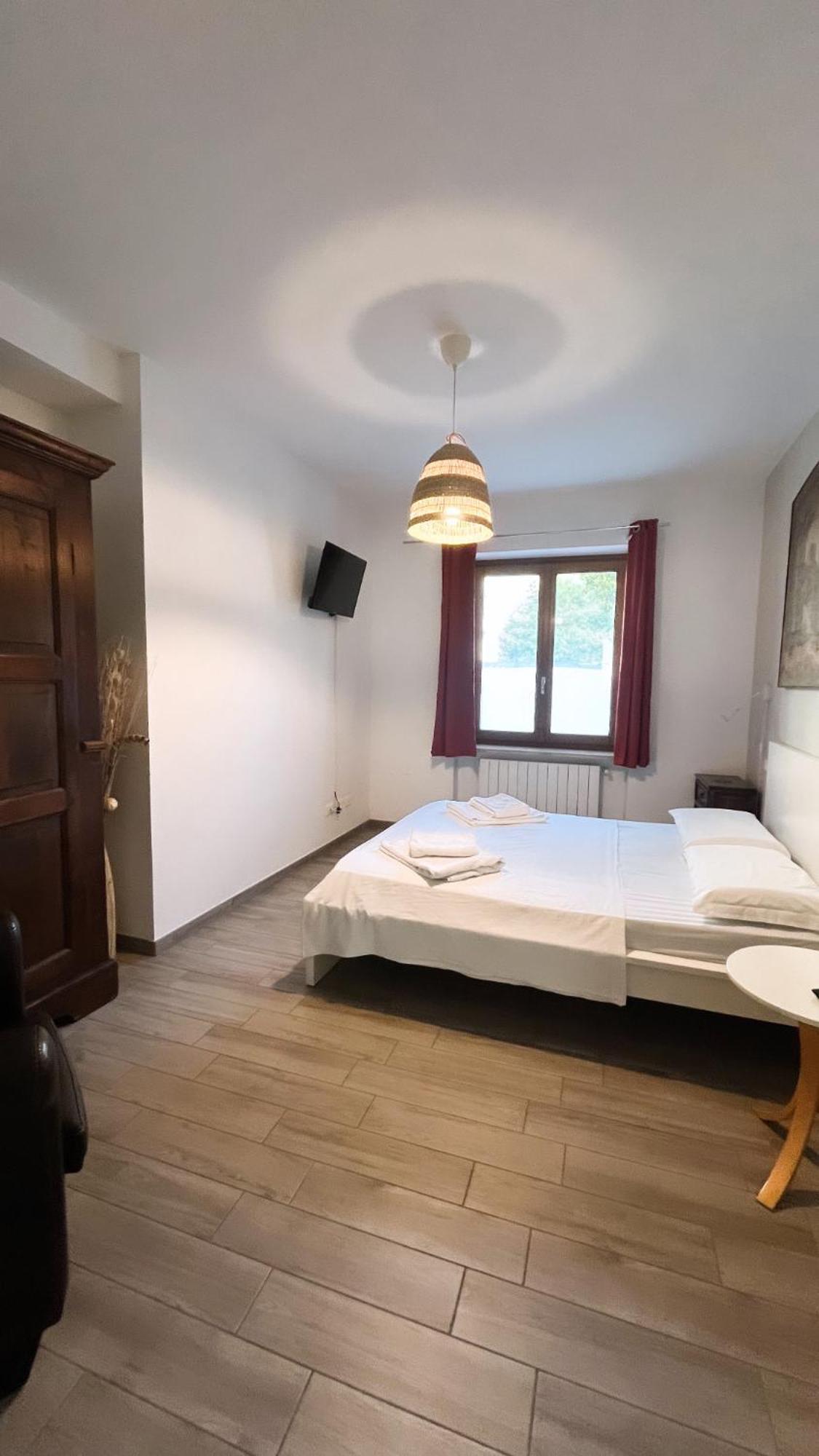 Santa Caterina Apartment เครมา ภายนอก รูปภาพ